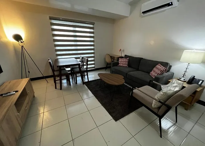Amazing Views Across Shangrila Mall And Near Megamall Greenfield District Appartement